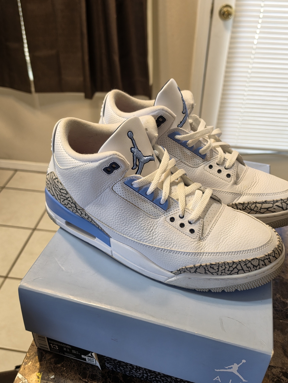 Air Jordan 3 Retro UNC White/Valor Blue/Tech Grey Mid Top CT8532-104 Size 13